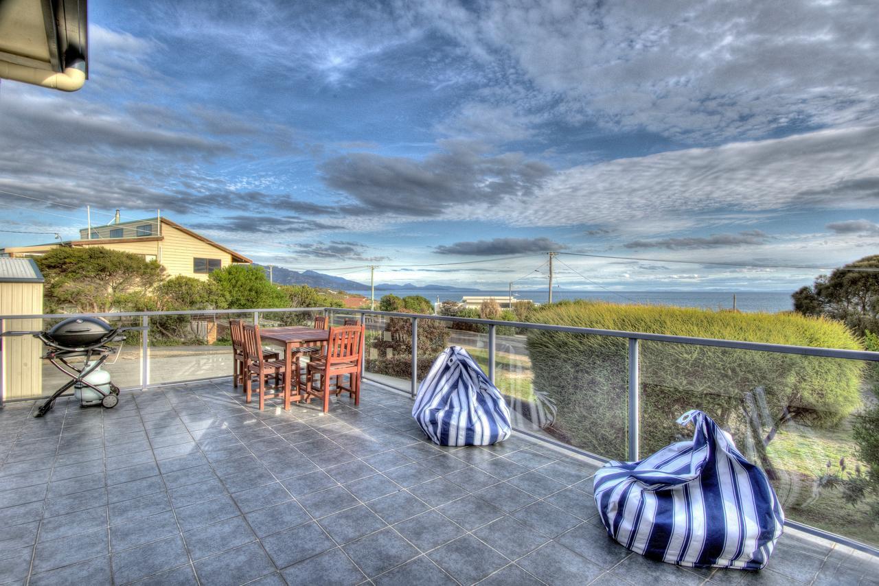 Blue Waves Villa Coles Bay Exterior photo